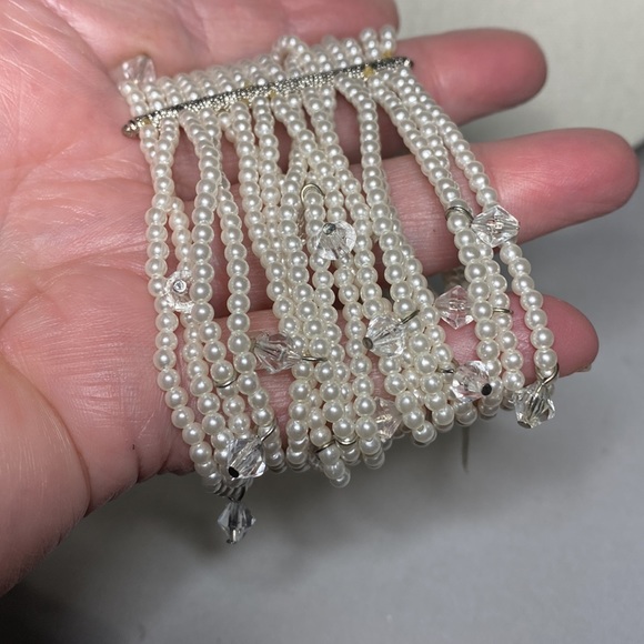 Gorgeous multi strand pearl bead crystal stone bracelet - Picture 3 of 5